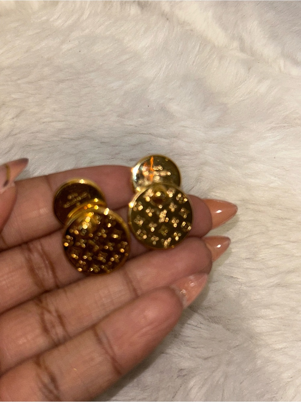 Louis Vuitton Gold Mother Of Pearl L To V Pearlfection Earrings- LIKE NEW - Picture 8 of 14
